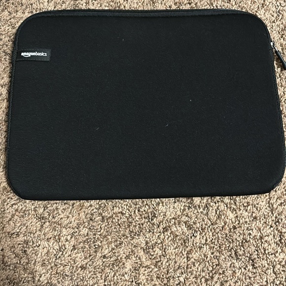 Amazon basic black laptop/ tablet sleeve with zipper top and padded - Picture 1 of 6